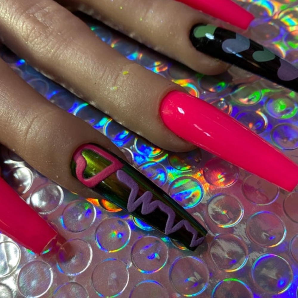 Pink and black hearts press on nails